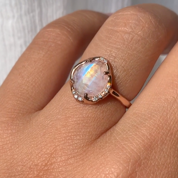 Aphenos Moonstone Ring