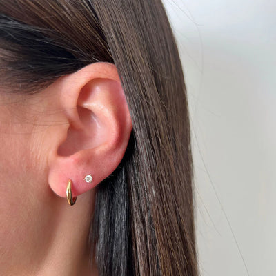 The Gold Dome Huggie Earring from EF Collection is a unique spin on a traditional huggie, thanks to its dome-like silhouette. Crafted from 14k gold, this huggie is perfect for everyday wear and looks just as good in the lobe as it does higher up the ear.